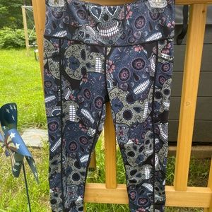 CVG Midnight Skull capris - size medium